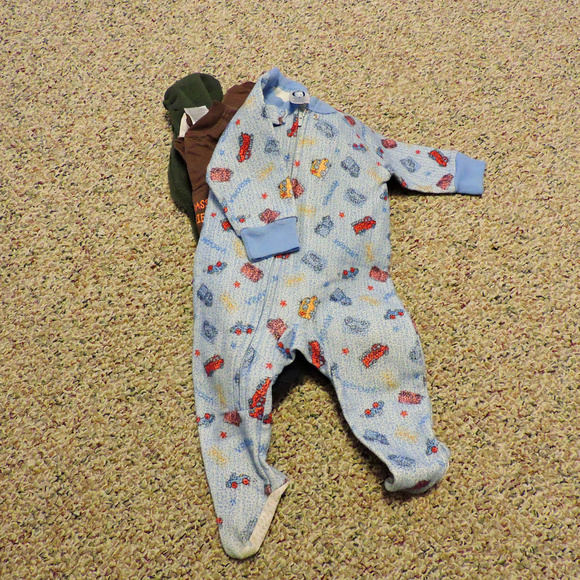 Little boy clothes 3 item bundle ... 12 months (hoodie NOT included) - Picture 5 of 6